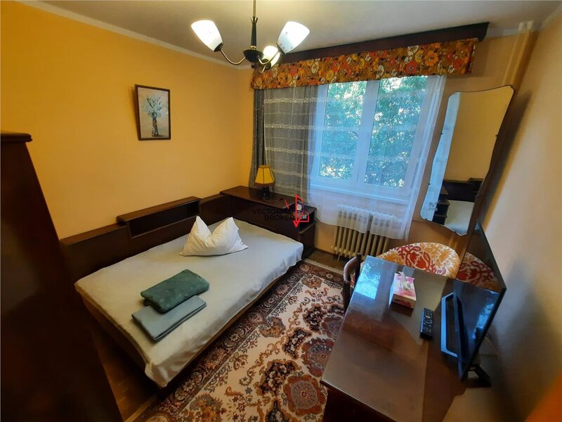 Postavarul- Codrii Neamtului, 10 minute de metrou Nicolae Grigorescu 3 camere semidecomandat,