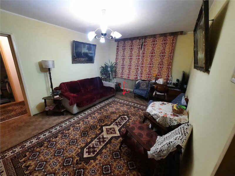 Postavarul- Codrii Neamtului, 10 minute de metrou Nicolae Grigorescu 3 camere semidecomandat,